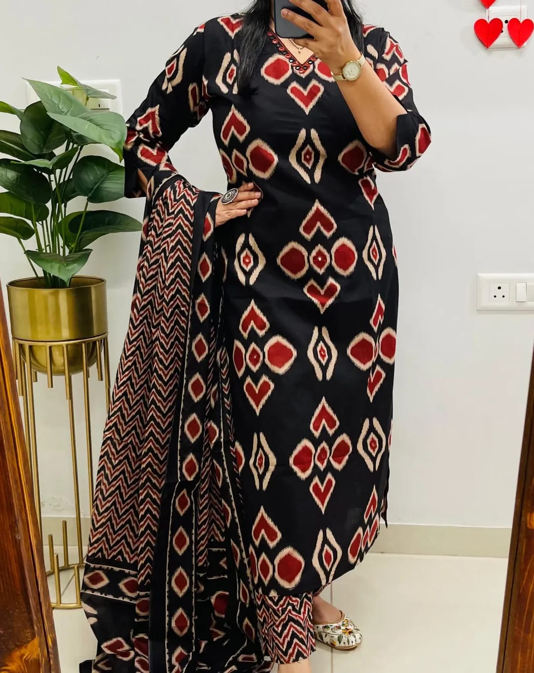 Printed Kurti Pant Dupatta Set - Image 3