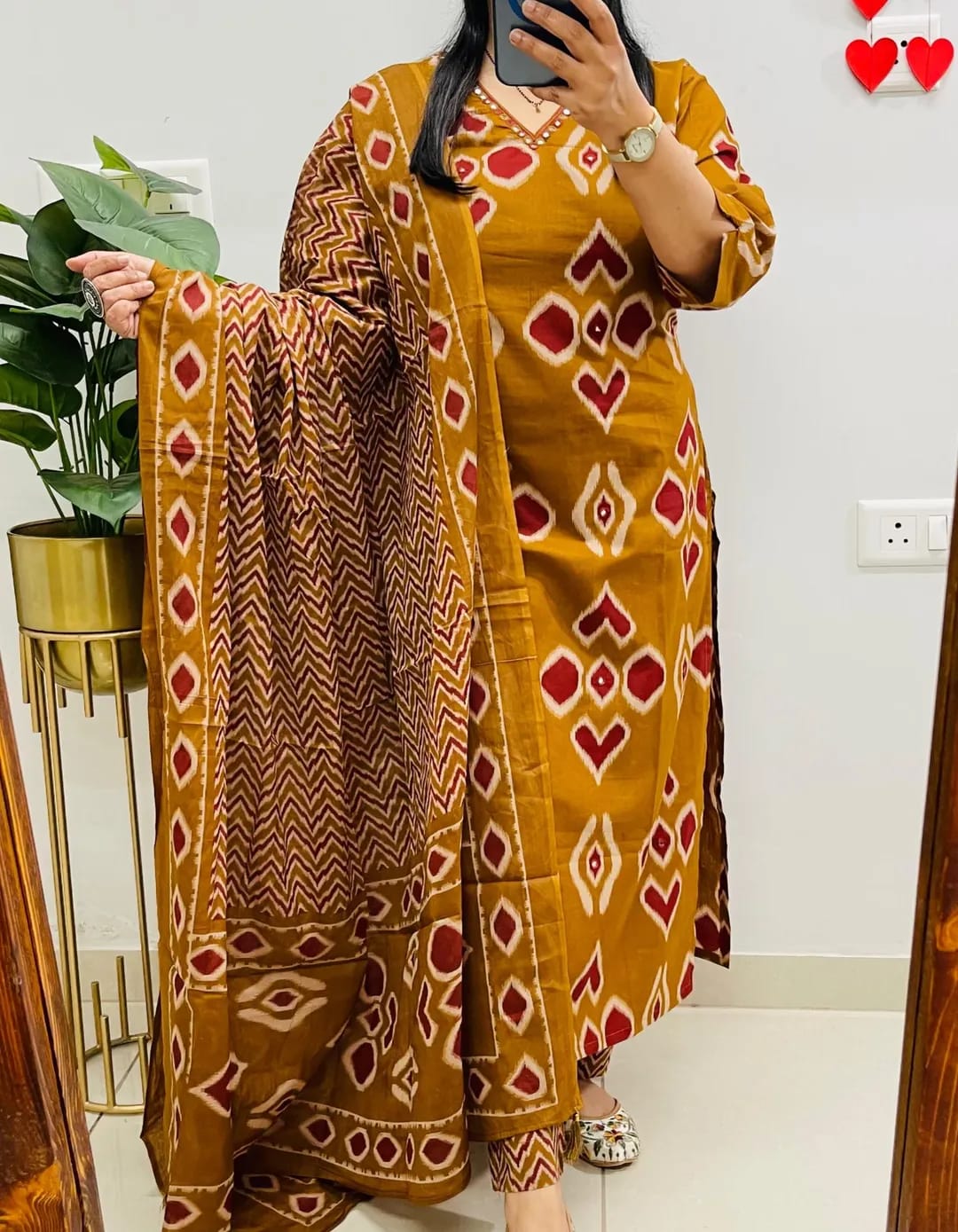 Printed Kurti Pant Dupatta Set - Image 6