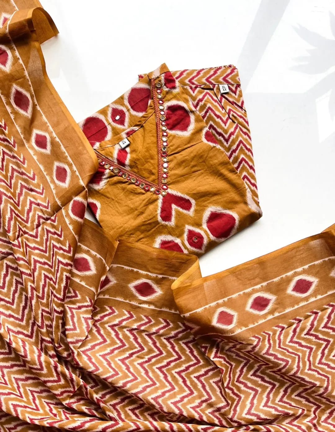 Printed Kurti Pant Dupatta Set - Image 5