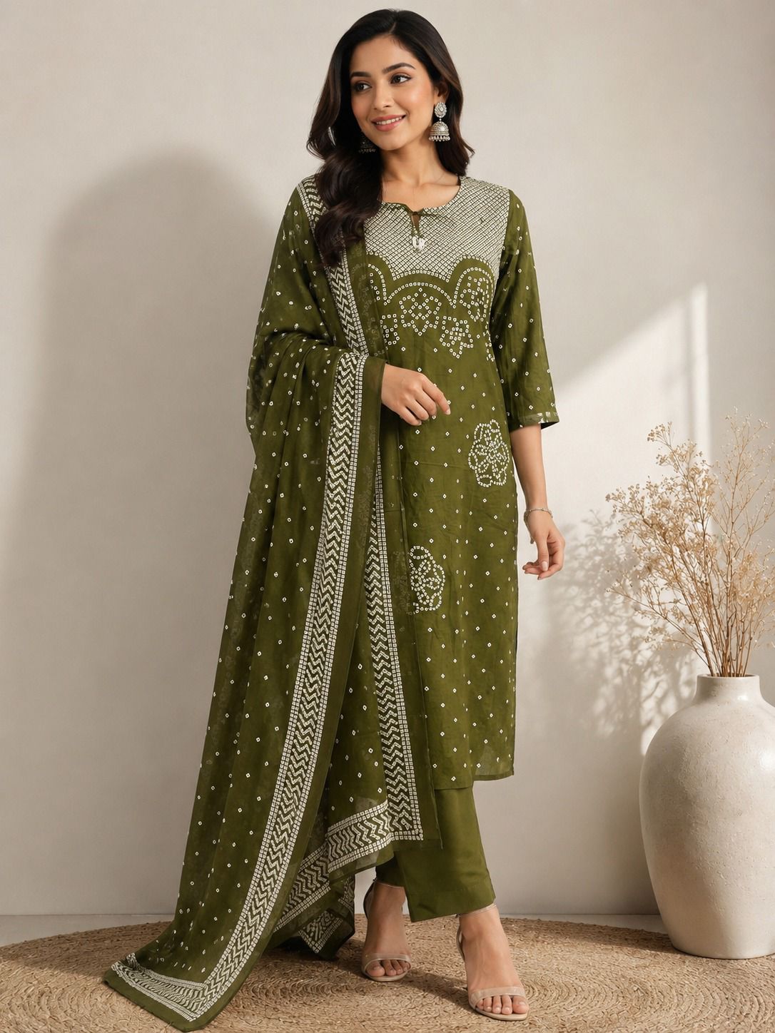 Women Printed Kurti Pant Dupatta Set - Image 2