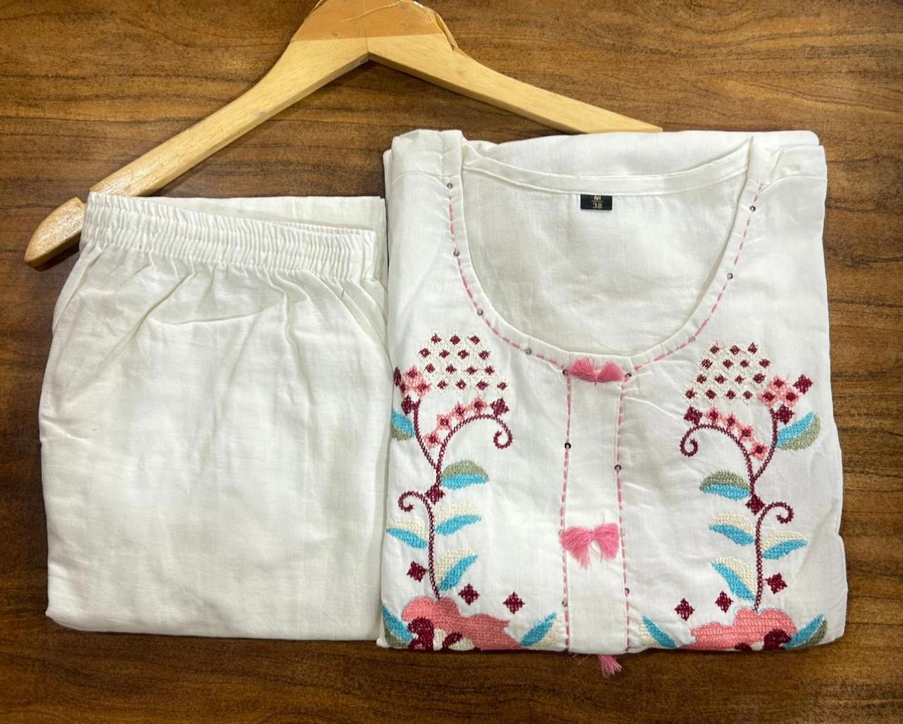 Women's Floral Embroidered Kurta Pant Set - Image 4